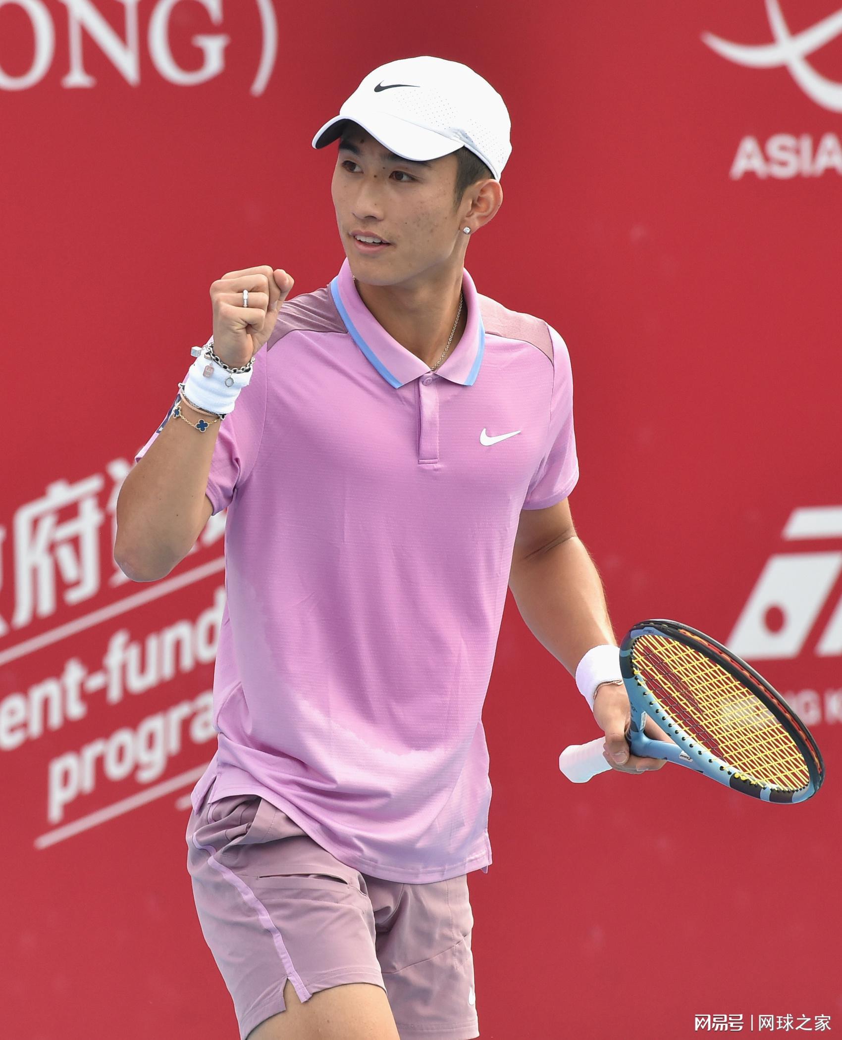 ws, 布云朝克特, 作者