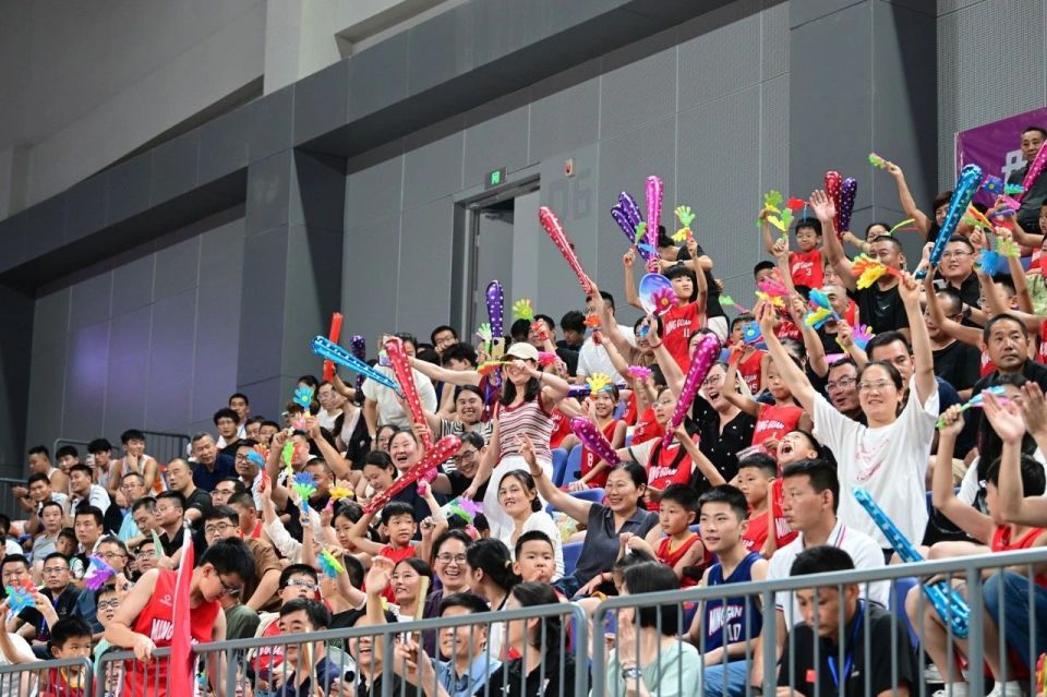 草根, 用群众喜闻