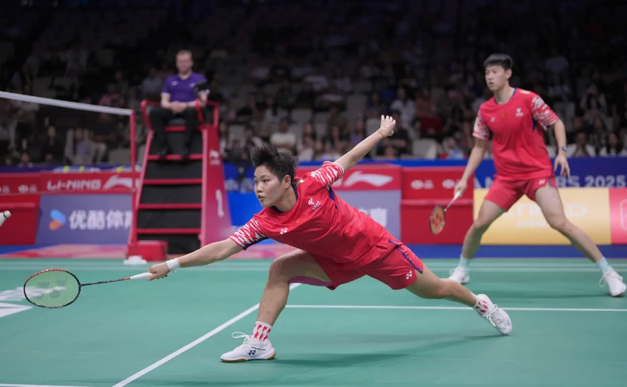 陈芳卉, 冯彦哲