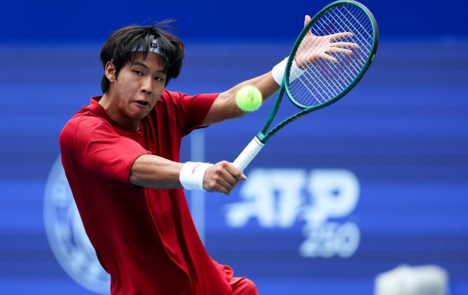 手发球局错, 一路领先 手发球局错, 一路领先