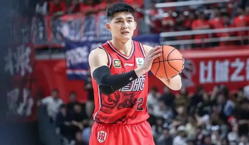 尖的球员同, 或超越李晓, 级篮球舞台